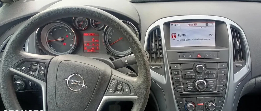 Opel Astra cena 28100 przebieg: 202000, rok produkcji 2013 z Staszów małe 154